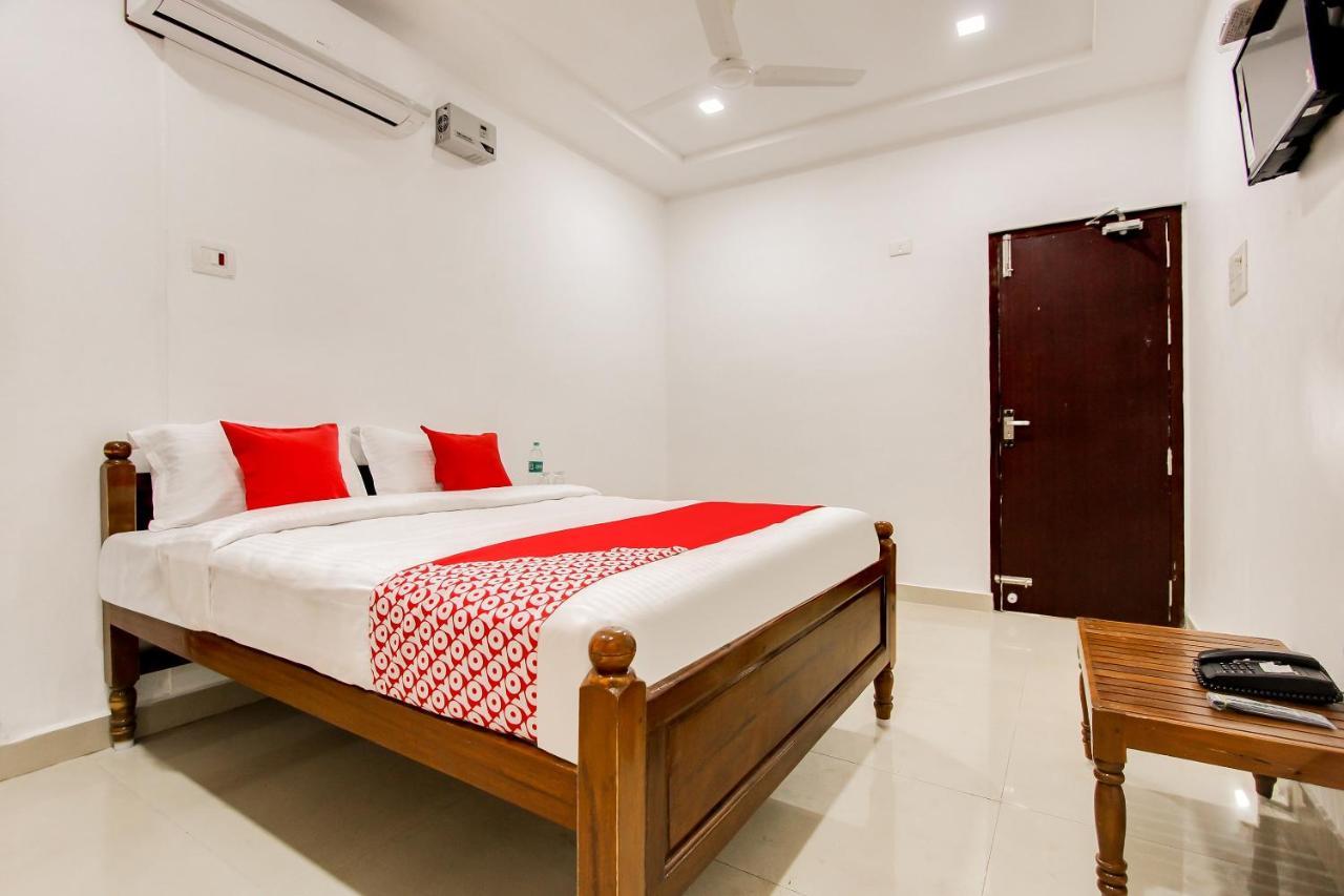 Hotel Oyo 69625 Mayuraa Residency Kumbakonam Exterior foto