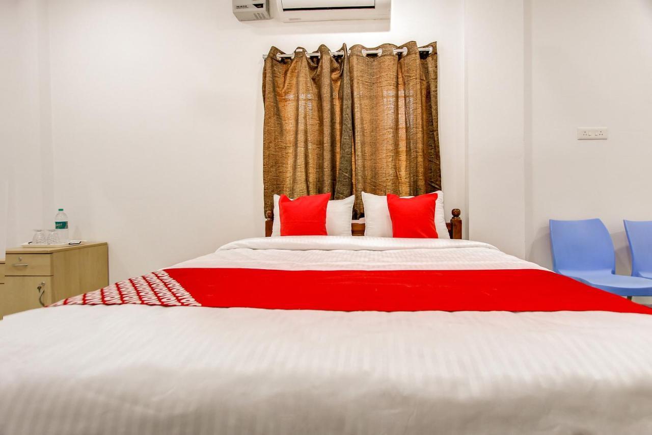 Hotel Oyo 69625 Mayuraa Residency Kumbakonam Exterior foto